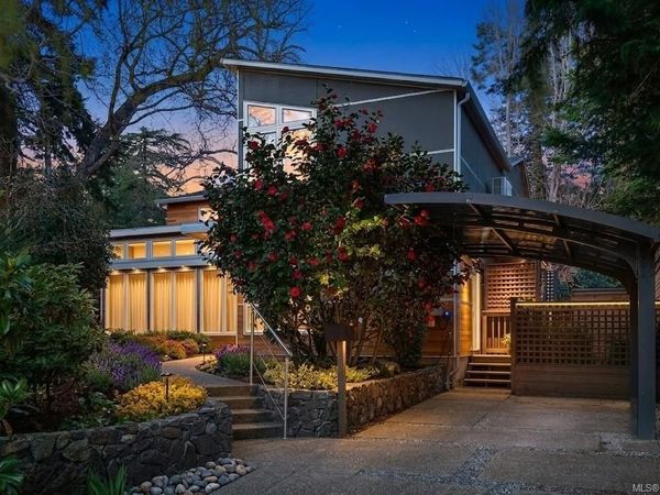 929 Redfern St , Victoria, BC V8S 4E7
