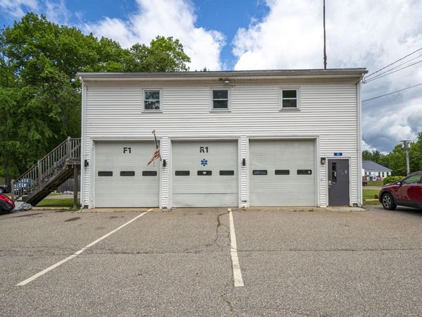 35 S Main Street, Newton, NH 03858