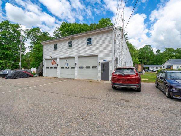 35 S Main Street, Newton, NH 03858