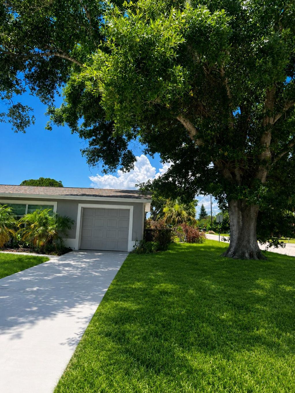 907 Antigua Avenue, Fort Pierce, FL 34982 Photo