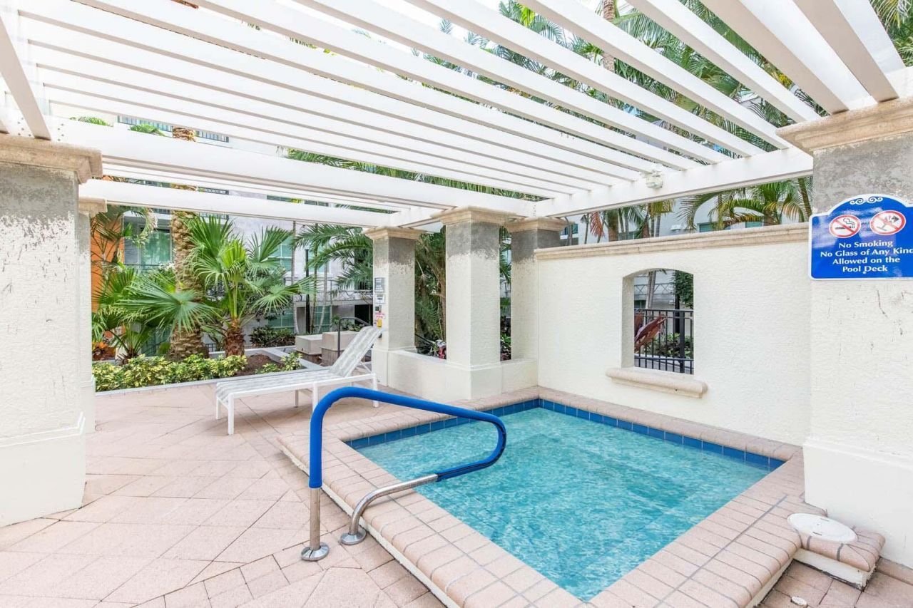 600 S Dixie Hwy 520 Highway, Unit 520, West Palm Beach, FL 33401 Photo