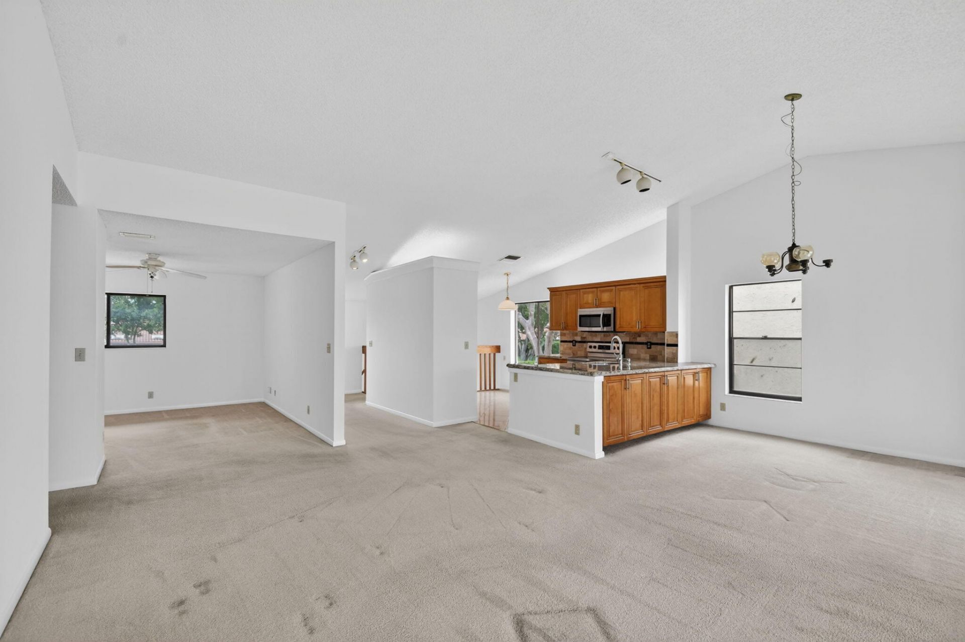 10231 N Circle Lake Drive, Unit 201, Boynton Beach, FL 33437 Photo