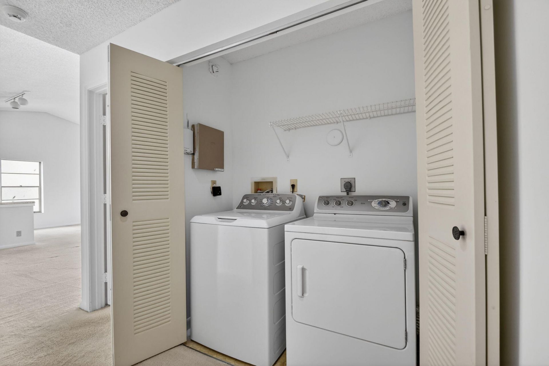 10231 N Circle Lake Drive, Unit 201, Boynton Beach, FL 33437 Photo