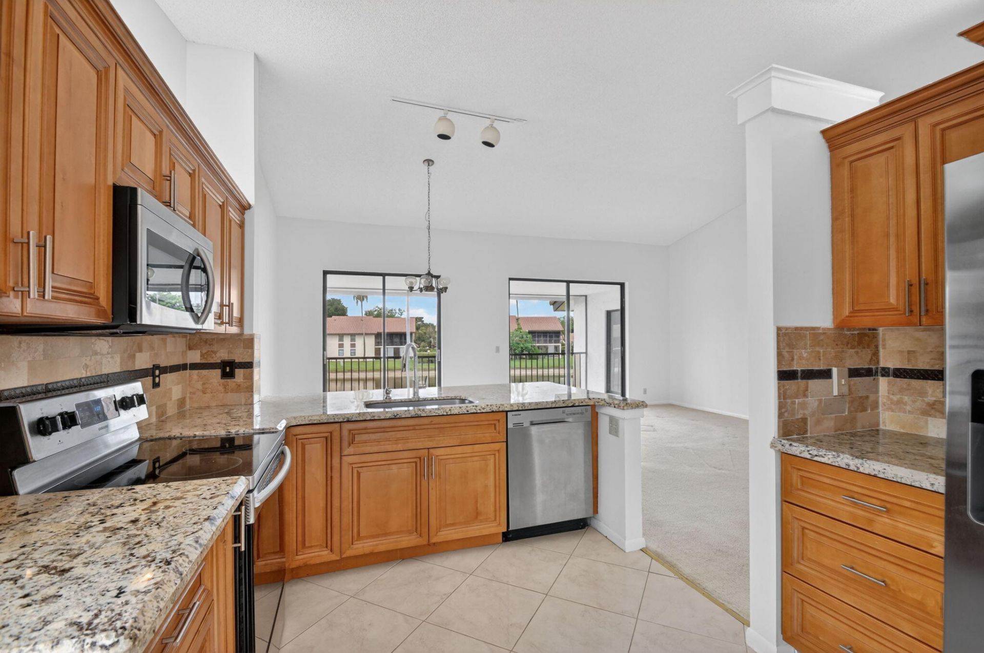 10231 N Circle Lake Drive, Unit 201, Boynton Beach, FL 33437 Photo