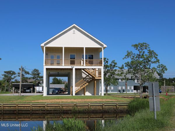 11007 New York Street, Bay Saint Louis, MS 39520