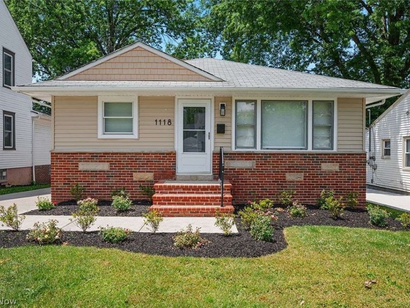 1118 Summit Drive , Mayfield Heights, OH 44124 Photo 2