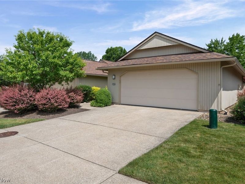 21454 Oak Bark Trail , Strongsville, OH 44149 Photo 4