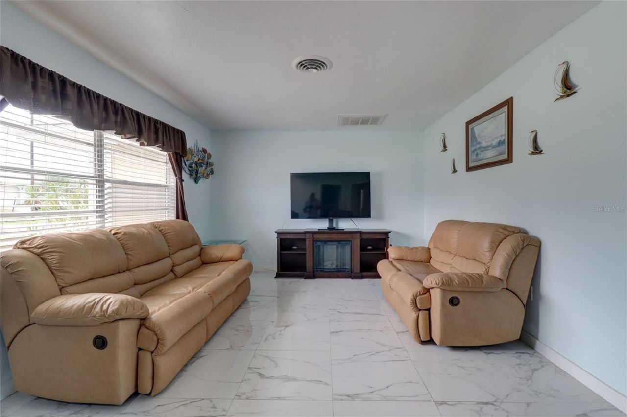 215 Tarpon Way, Punta Gorda, FL 33950 Photo