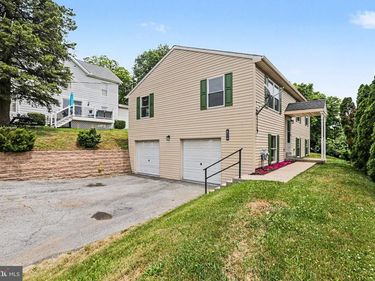 466 MAIN STREET, HARRISBURG, PA 17113
