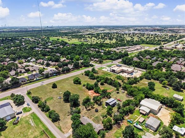 109 E memorial Road, Edmond, OK 73114