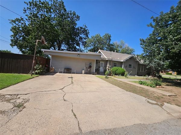 401 N BROADWAY Street, Hobart, OK 73651
