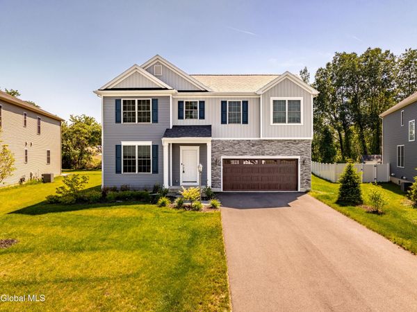 27 Wheatfield Way, Clifton Park, NY 12118