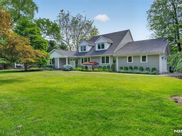 22 Glen Carl Road, Upper Saddle River, NJ 07458
