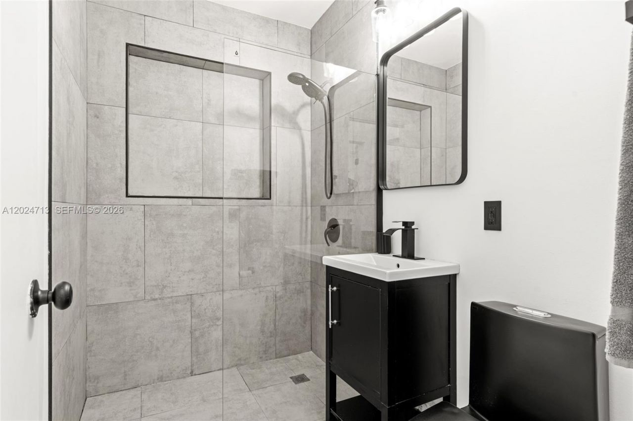 13010 Griffing Blvd, North Miami, FL 33161 Photo