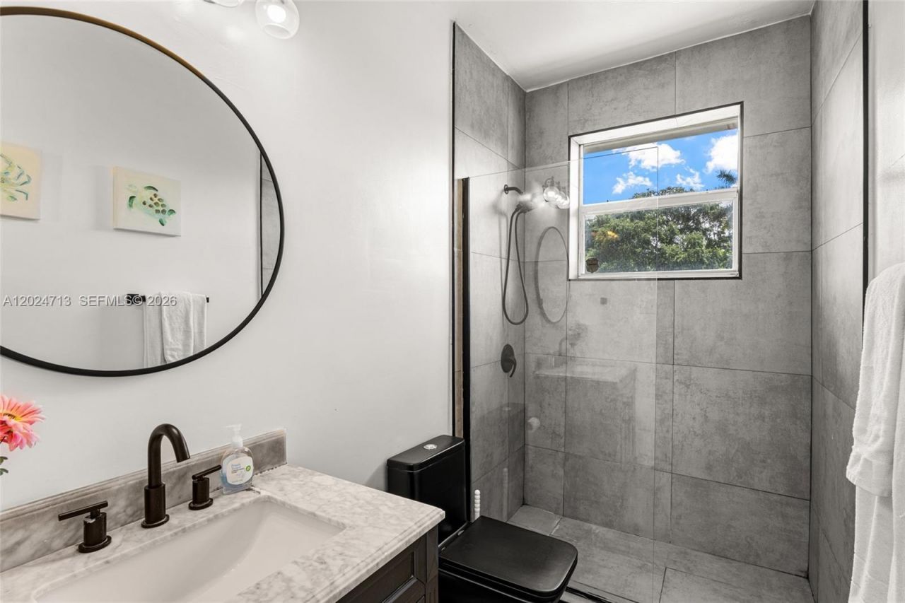 13010 Griffing Blvd, North Miami, FL 33161 Photo