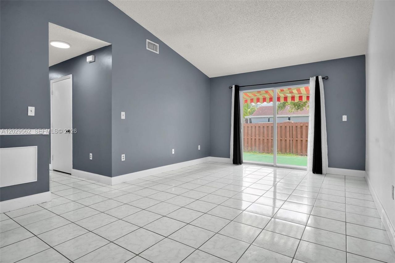 200 NW 114th Ave, Unit 22-101, Sweetwater, FL 33172 Photo