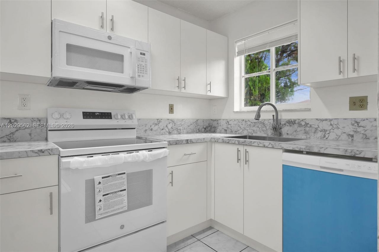 200 NW 114th Ave, Unit 22-101, Sweetwater, FL 33172 Photo