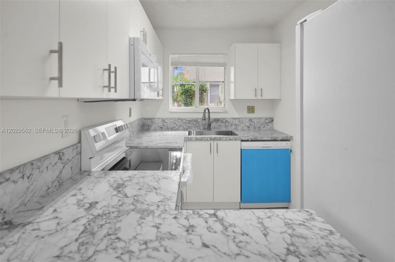 200 NW 114th Ave, Unit 22-101, Sweetwater, FL 33172 Photo