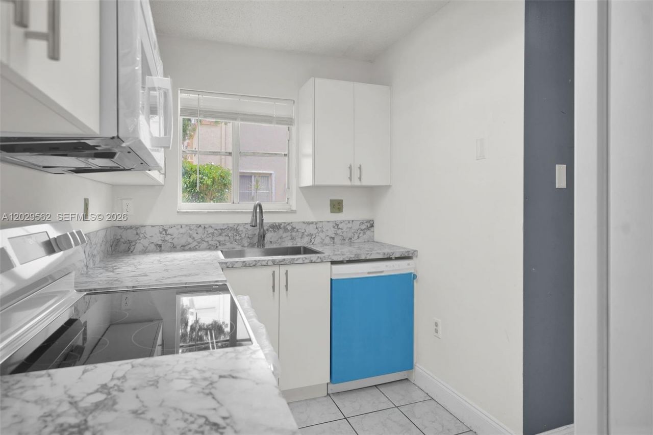 200 NW 114th Ave, Unit 22-101, Sweetwater, FL 33172 Photo