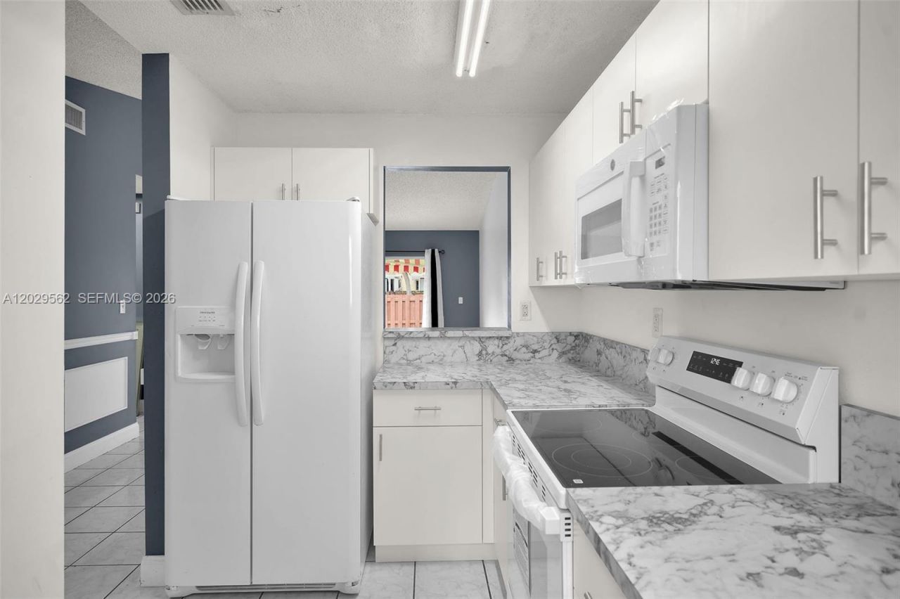 200 NW 114th Ave, Unit 22-101, Sweetwater, FL 33172 Photo