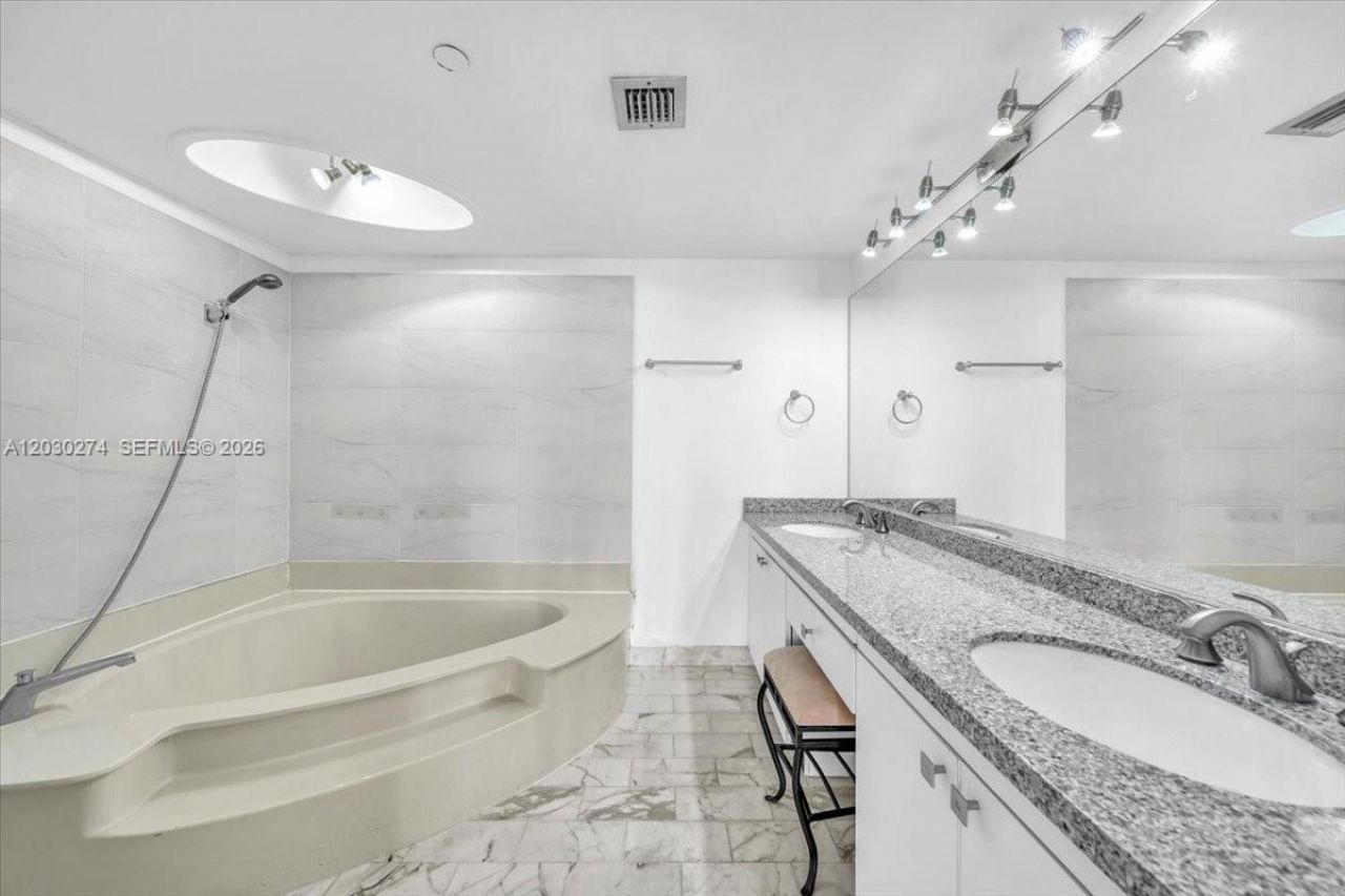 1000 Quayside Ter , Unit TS-10, Miami, FL 33138 Photo