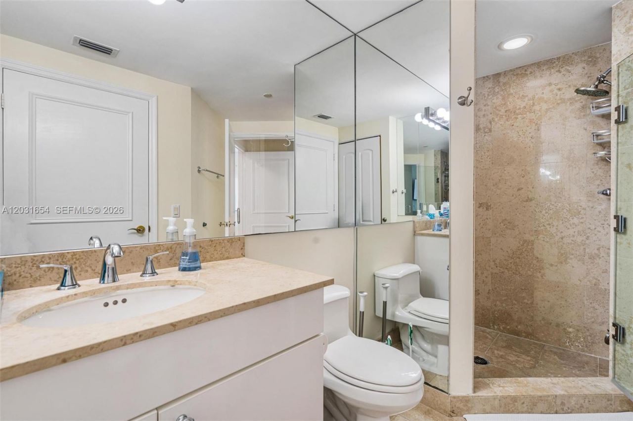4779 Collins Ave , Unit 2305, Miami Beach, FL 33140 Photo