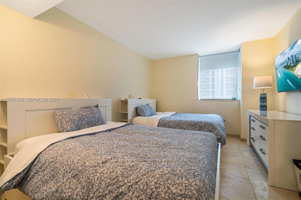 4779 Collins Ave , Unit 2305, Miami Beach, FL 33140 Photo