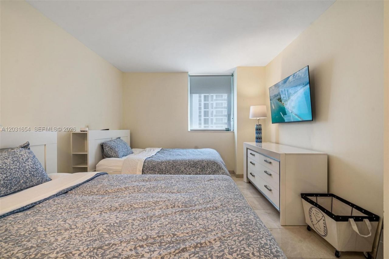 4779 Collins Ave , Unit 2305, Miami Beach, FL 33140 Photo