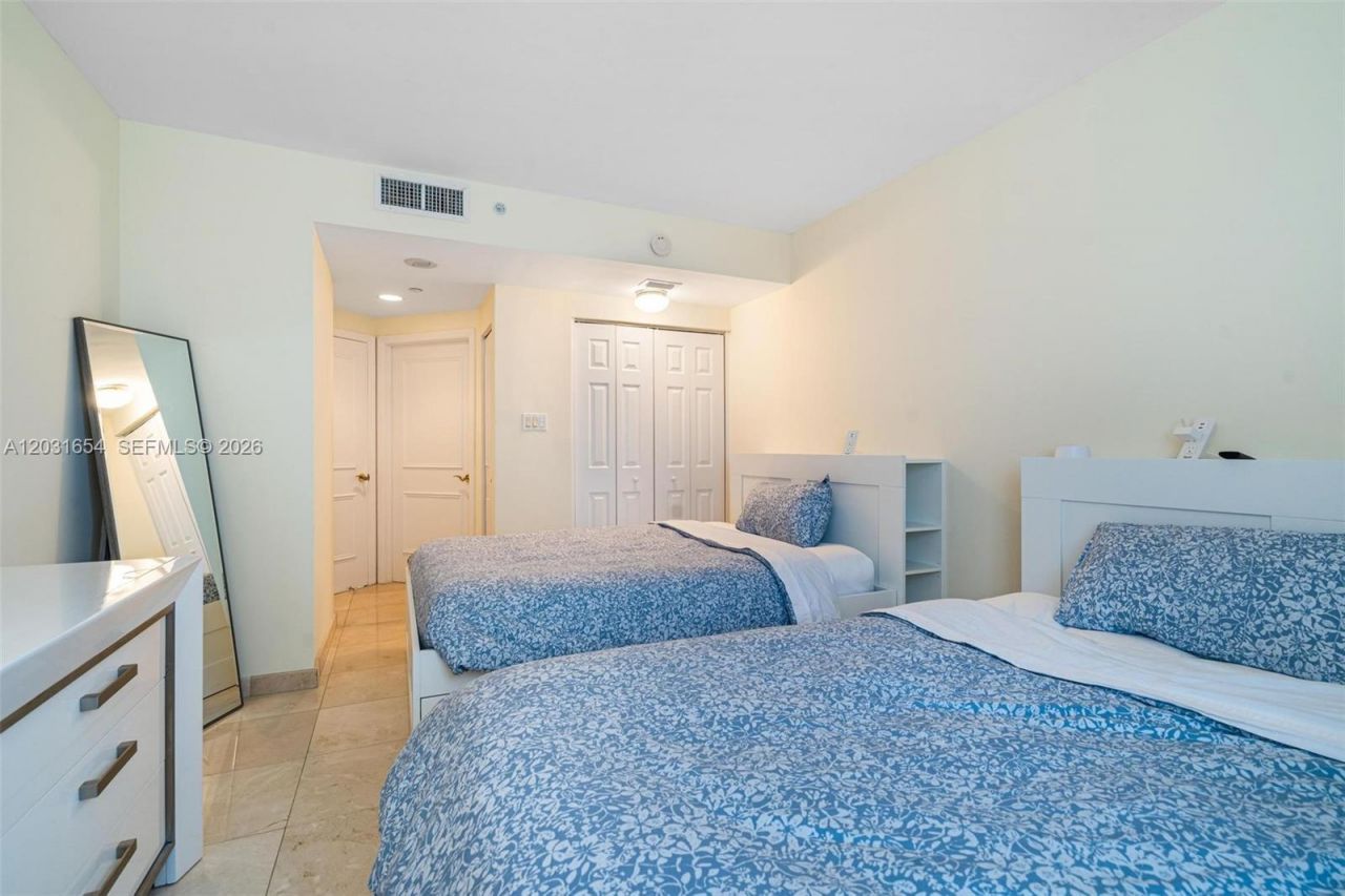 4779 Collins Ave , Unit 2305, Miami Beach, FL 33140 Photo