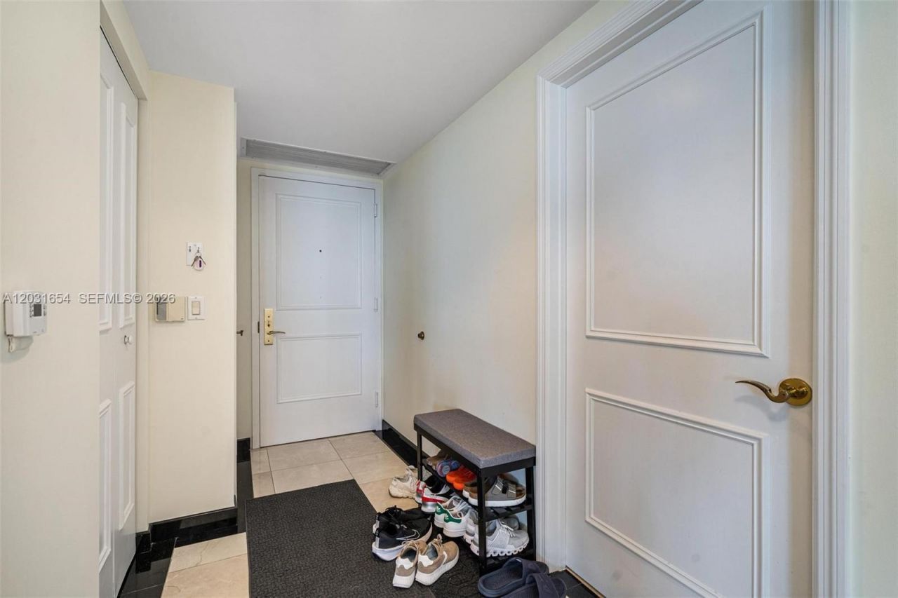 4779 Collins Ave , Unit 2305, Miami Beach, FL 33140 Photo
