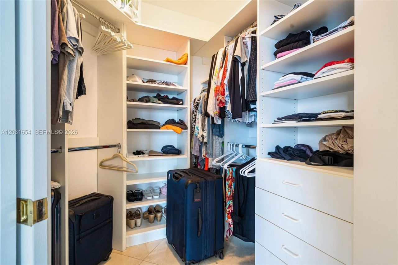 4779 Collins Ave , Unit 2305, Miami Beach, FL 33140 Photo