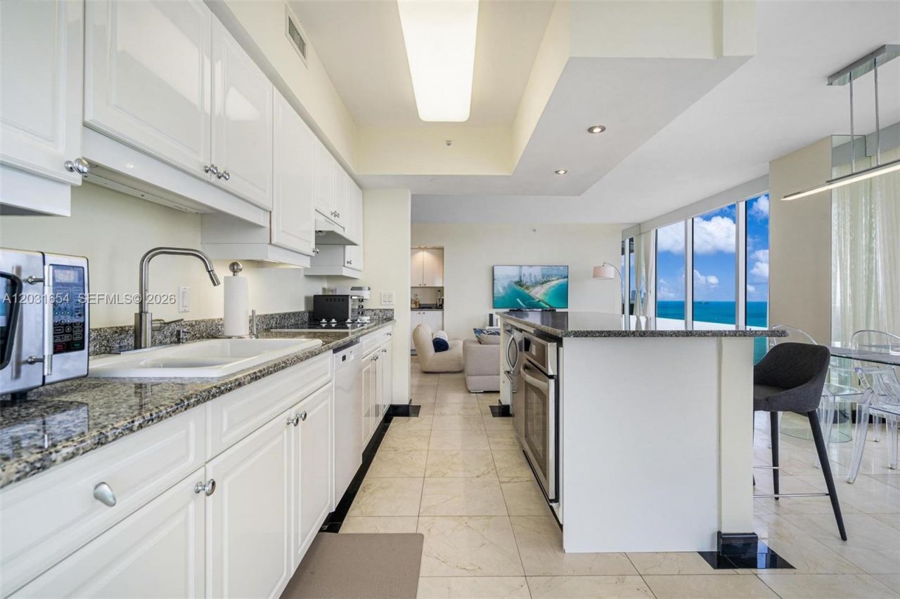 4779 Collins Ave , Unit 2305, Miami Beach, FL 33140 Photo