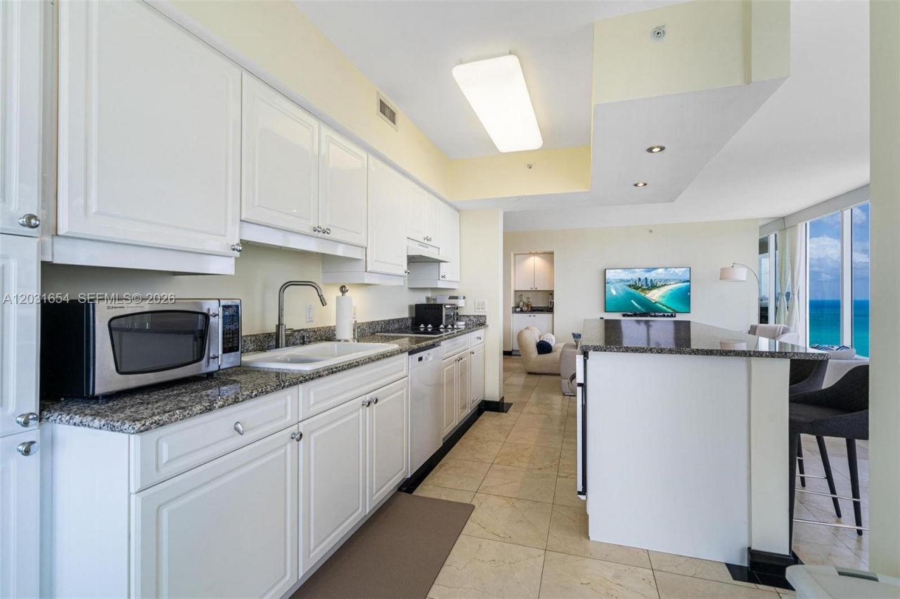 4779 Collins Ave , Unit 2305, Miami Beach, FL 33140 Photo