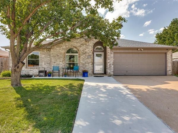 308 Candlestick Trail, Saginaw, TX 76179