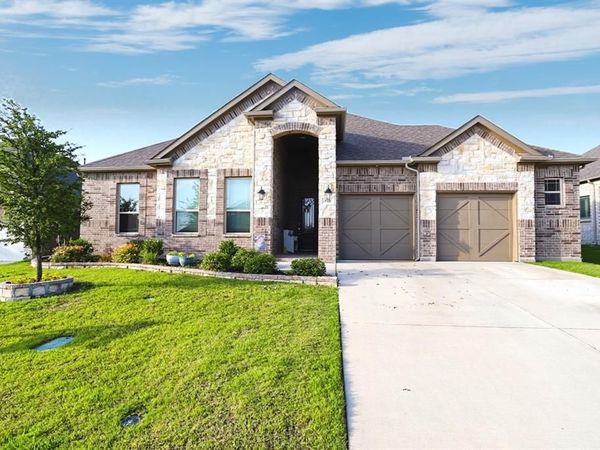 910 Park Vista Drive, Justin, TX 76247