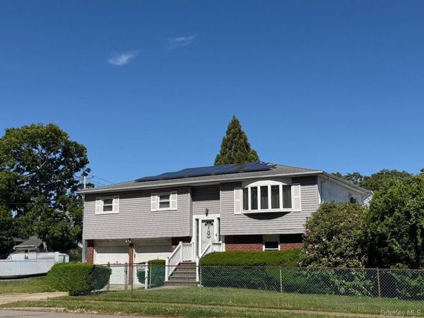 35 Grand Boulevard, Massapequa Park, NY 11762