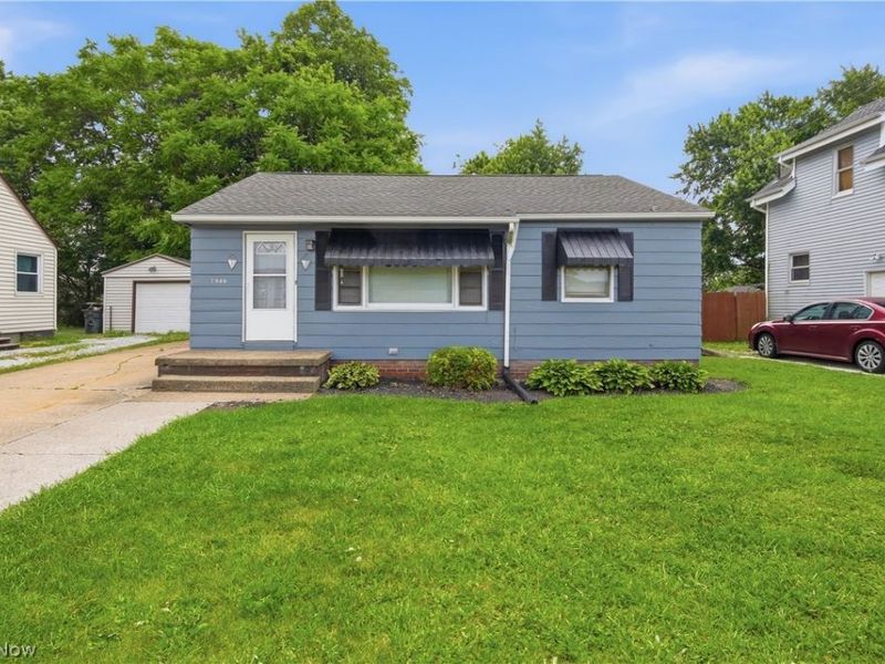 2806 Harmont Avenue NE, Canton, OH 44705 Photo 1