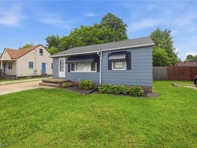 2806 Harmont Avenue NE, Canton, OH 44705 Photo 3