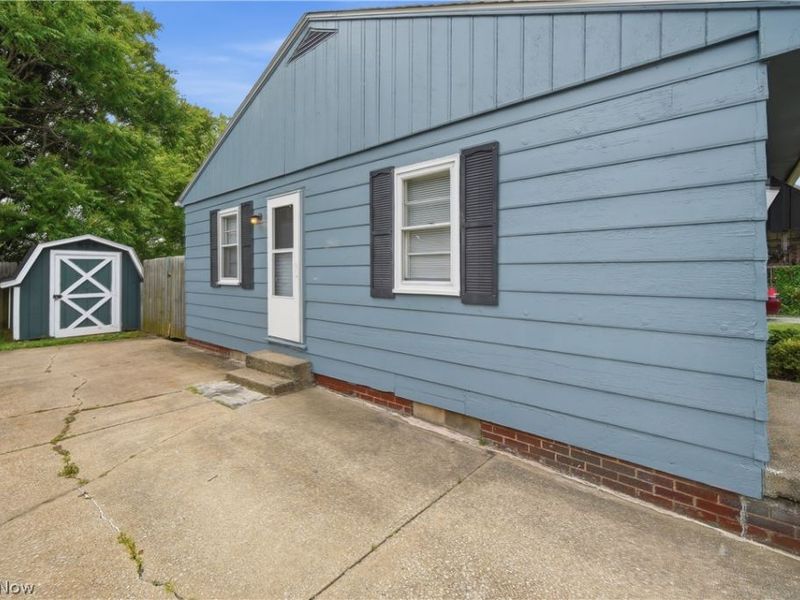 2806 Harmont Avenue NE, Canton, OH 44705 Photo 4