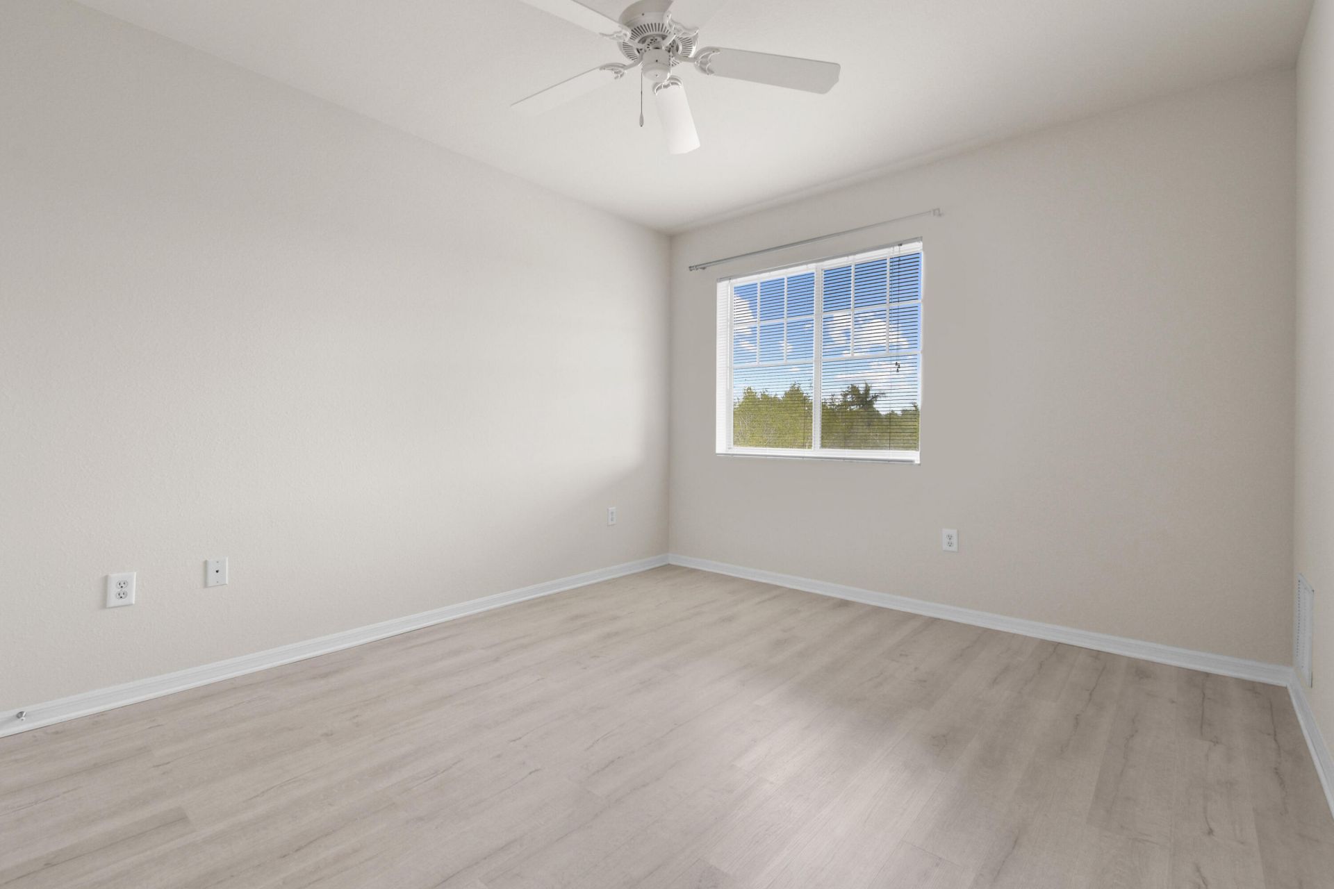 6556 Emerald Dunes Drive, Unit 302, West Palm Beach, FL 33411 Photo