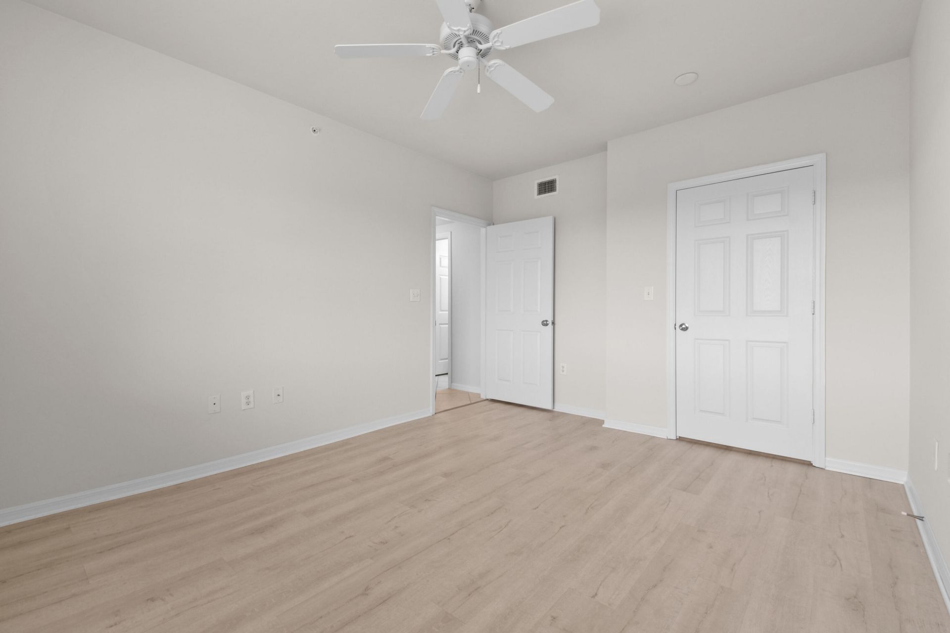 6556 Emerald Dunes Drive, Unit 302, West Palm Beach, FL 33411 Photo