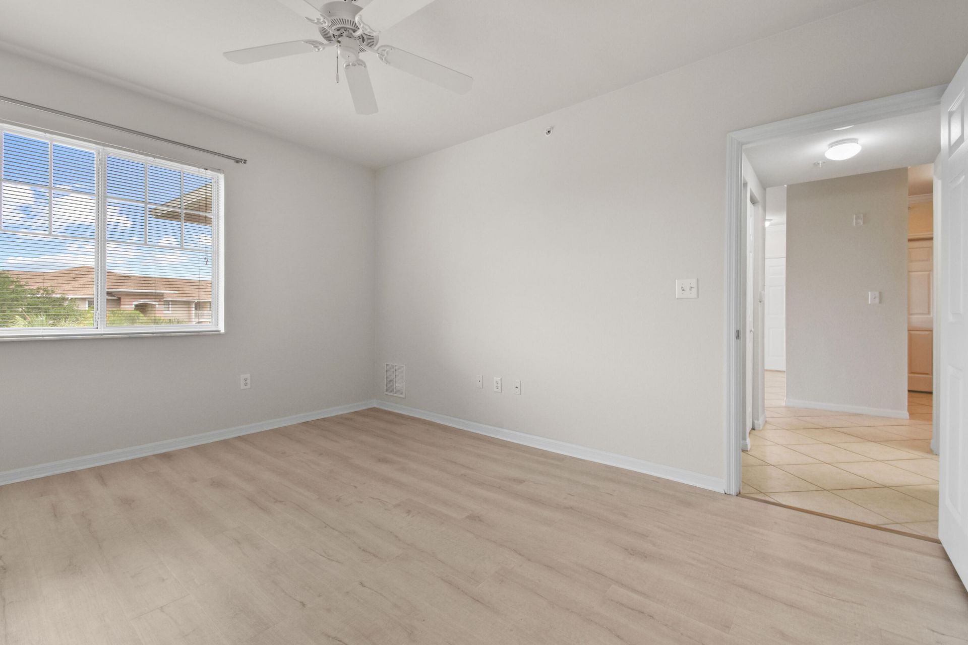 6556 Emerald Dunes Drive, Unit 302, West Palm Beach, FL 33411 Photo