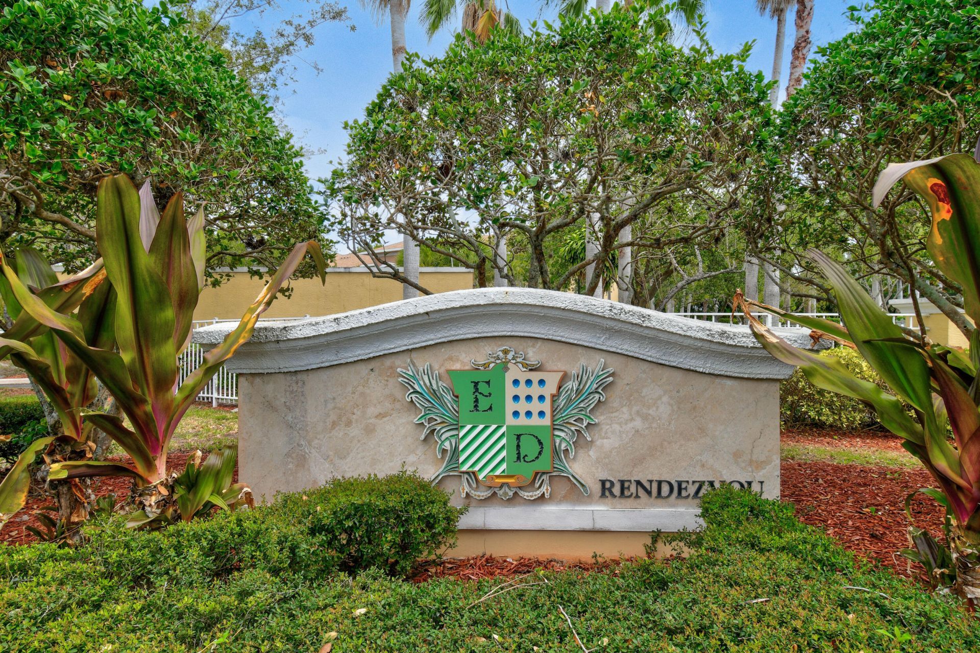 6556 Emerald Dunes Drive, Unit 302, West Palm Beach, FL 33411 Photo