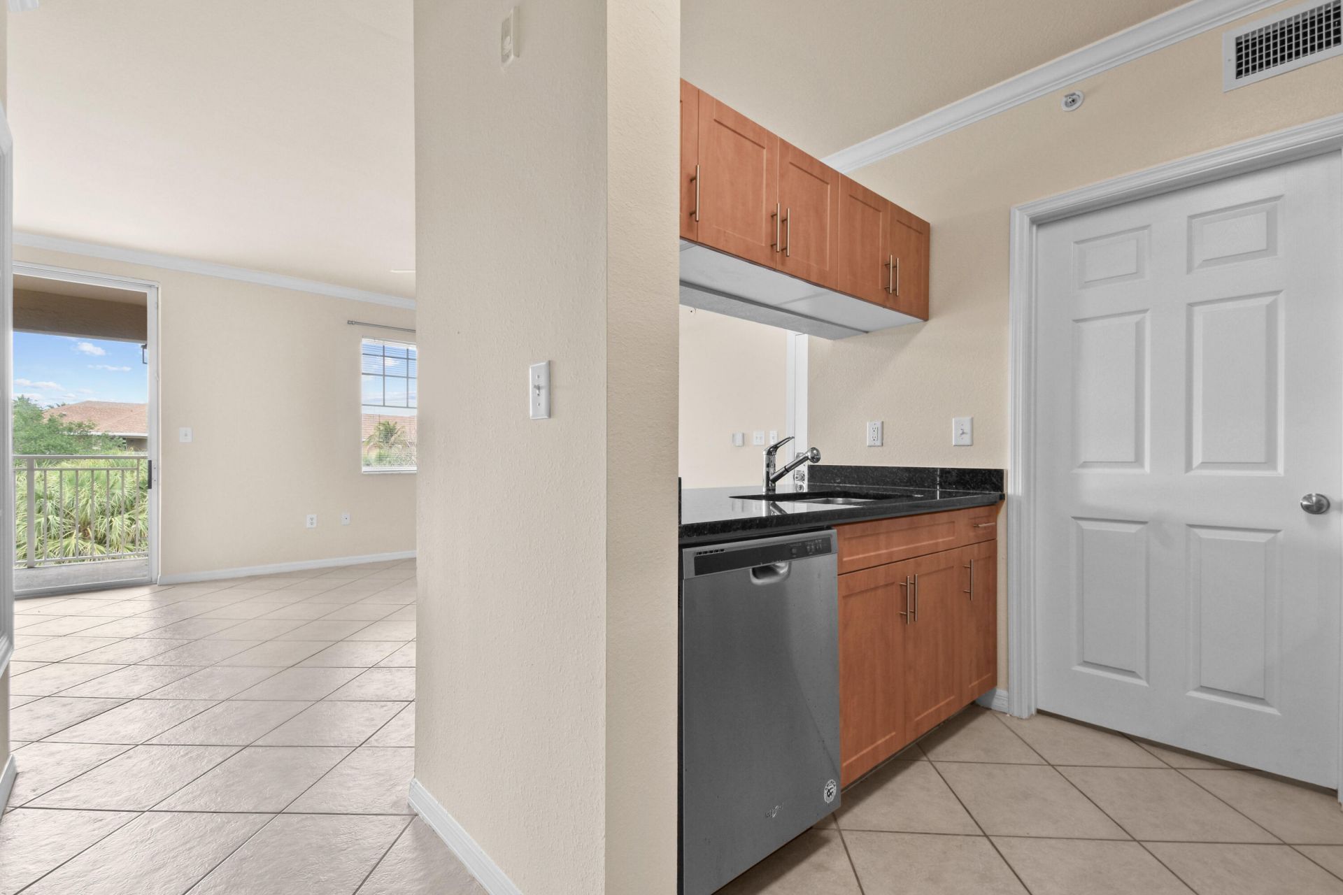 6556 Emerald Dunes Drive, Unit 302, West Palm Beach, FL 33411 Photo