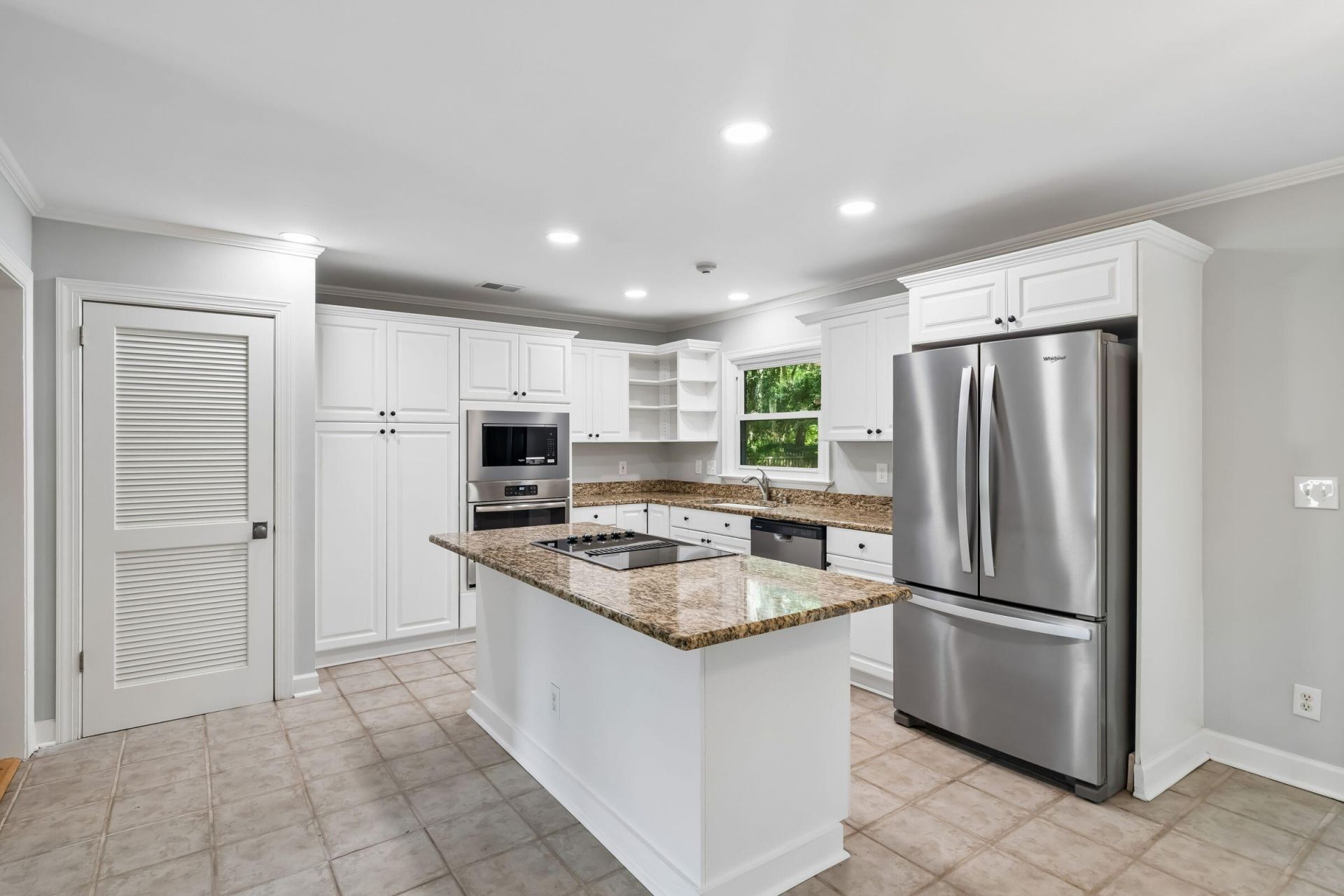 562 Fort Johnson Road Photo 17