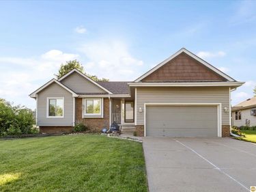 400 Fleetwood Drive, Papillion, NE 68133