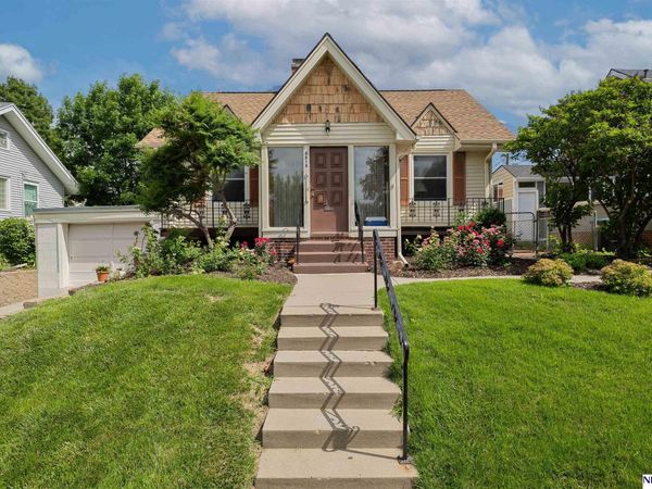 5816 Pacific Street, Omaha, NE 68106