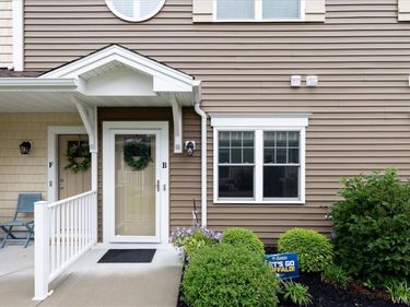 301 Northill Drive, Unit B, Buffalo, NY 14221