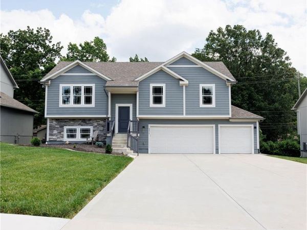 8815 W Longview Parkway, Kansas City, MO 64138