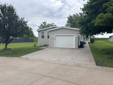 104 N Park Dr., Lone Tree, IA 52755